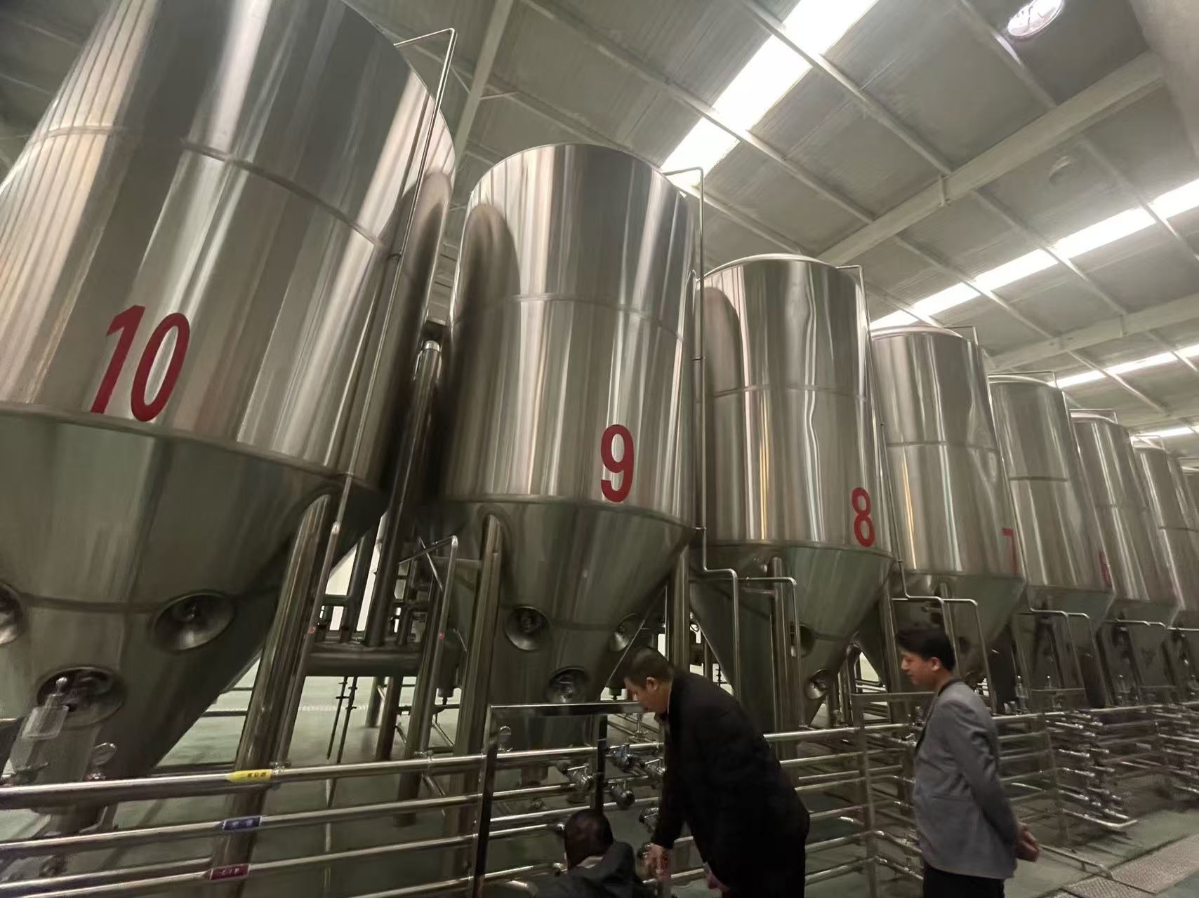 聊城精酿啤酒设备厂—平面布置、设备设计、制造、调试、培训等一条龙服务